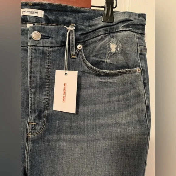 Good American Medium-Wash Jeans - Picture 4 of 12